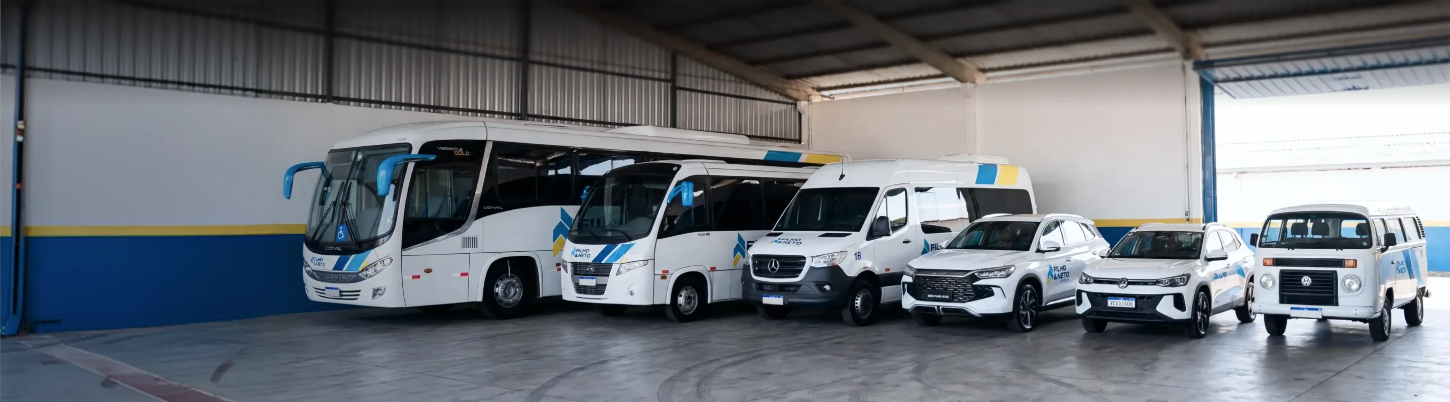 Imagem de capa, veículos da Filho e Neto Transportes estacionados na garagem